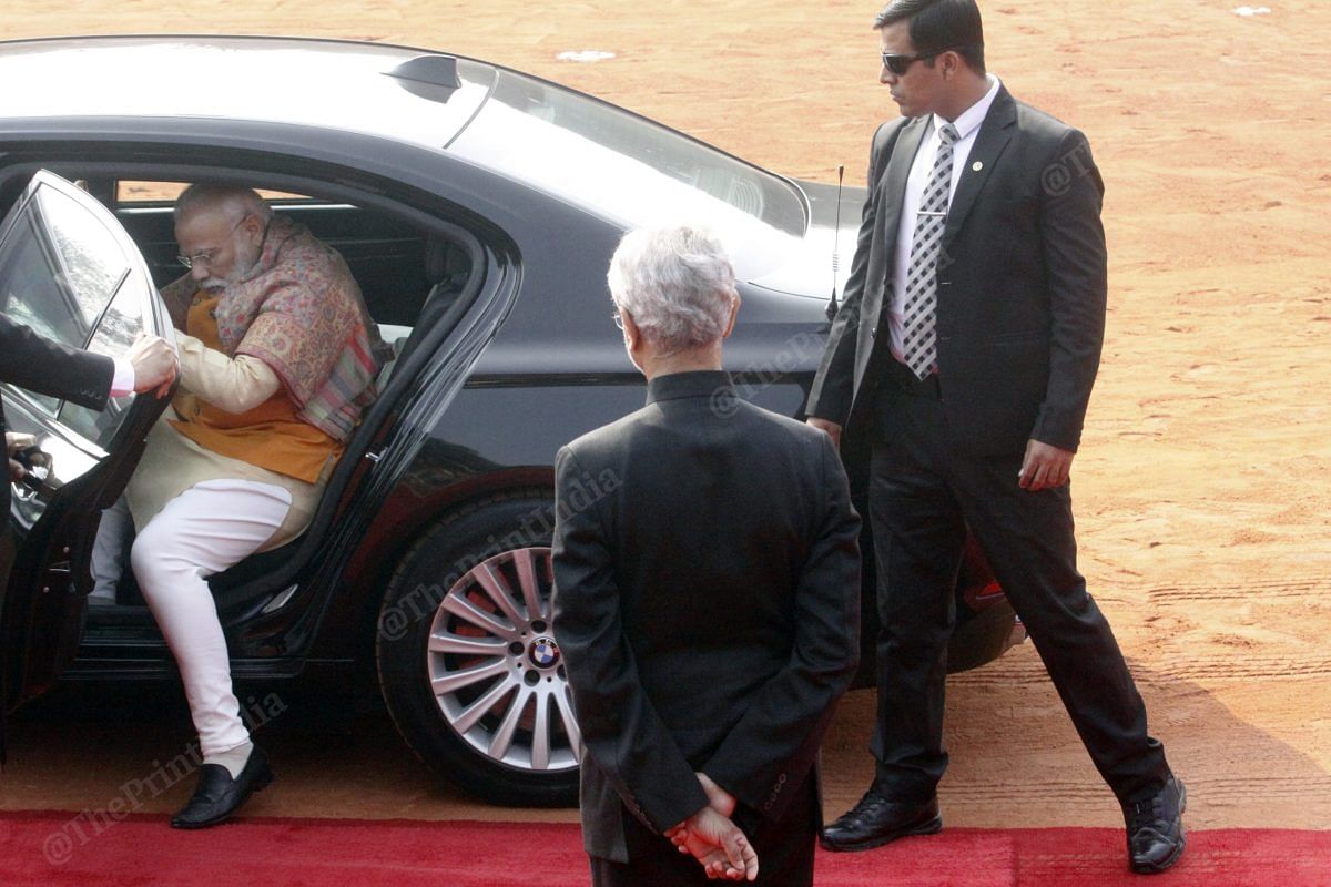 External Affairs Minister S. Jaishankar receives Narendra Modi at Rashtrapati Bhawan | Photo: Praveen Jain | ThePrint