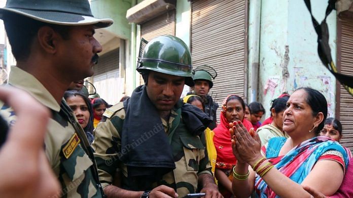 A woman speaks to security personnel in Brijpuri | Photo: Suraj Singh Bisht | ThePrint