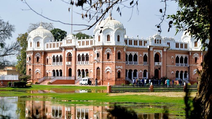 Darbar Mahal, Bahawalpur | Wikimedia Commons