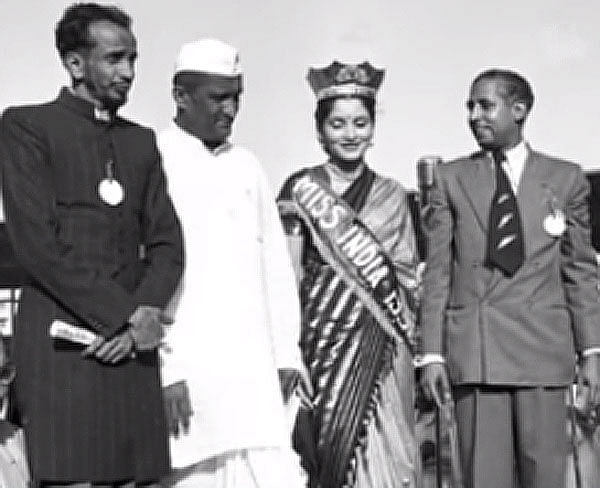 Miss India 1952 Indrani Rahman with E.S. Patanwala (R) | petalsesp.com