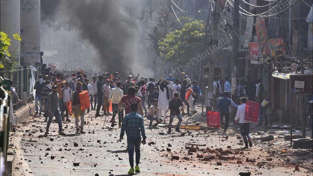 Protests in Jaffrabad-Maujpur, which turned violent Sunday evening, have continued till Tuesday | Manisha Mondal | ThePrint