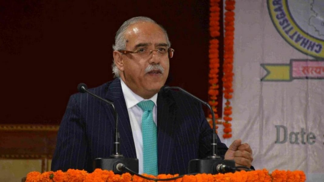 What is the opposite of a democratic leader image