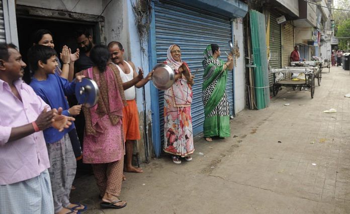 People clang utensils in Agra | Photo: Praveen Jain | ThePrint