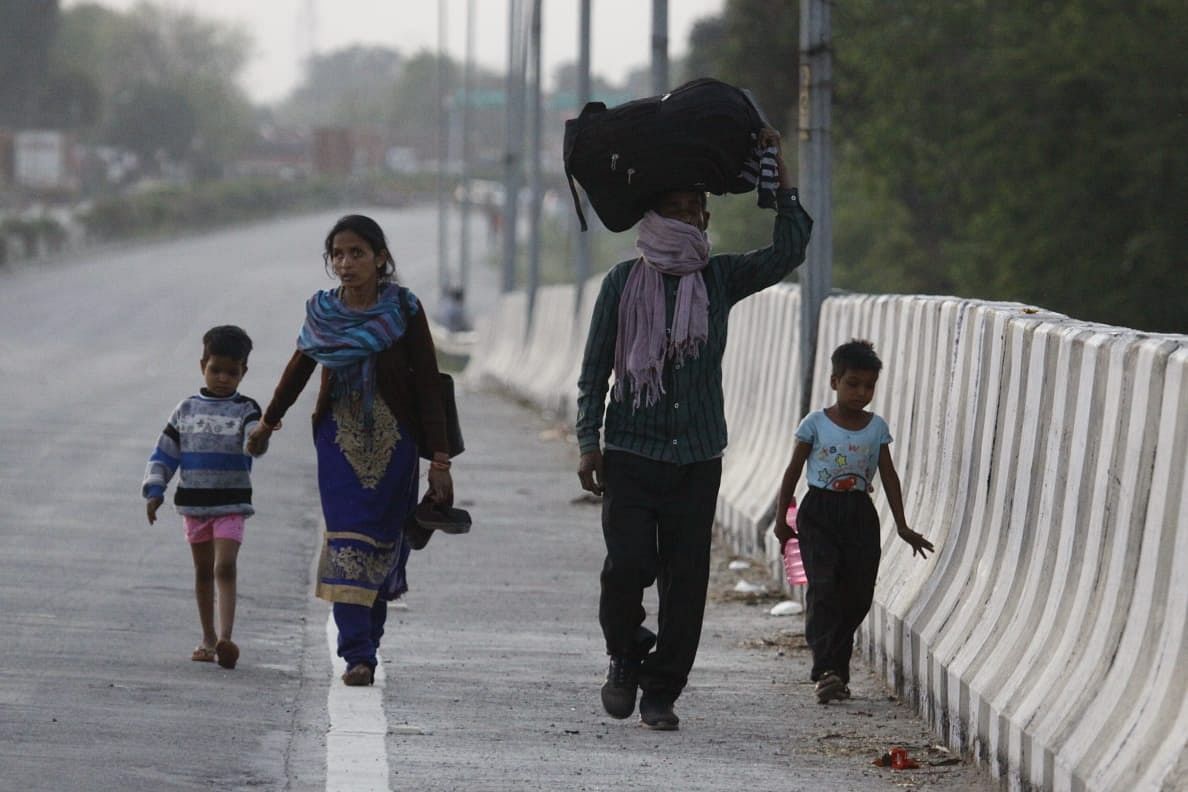 Carrying their language the families walk on highways | Photo: Praveen Jain | ThePrint