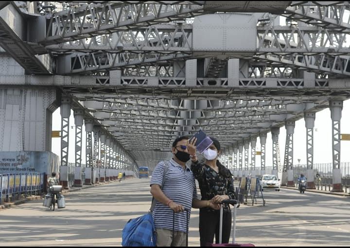 People click selfies on Howrah Bridge in Kolkata | Photo: Ashok Nath Dey | ThePrint