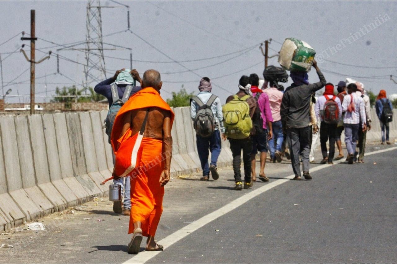 Labourers walking on Agra-Lucknow highway | Photo: Praveen Jain | ThePrint