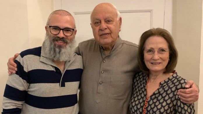 Former Jammu & Kashmir chief minister Omar Abdullah with his father Farooq and mother Molly Abdullah
