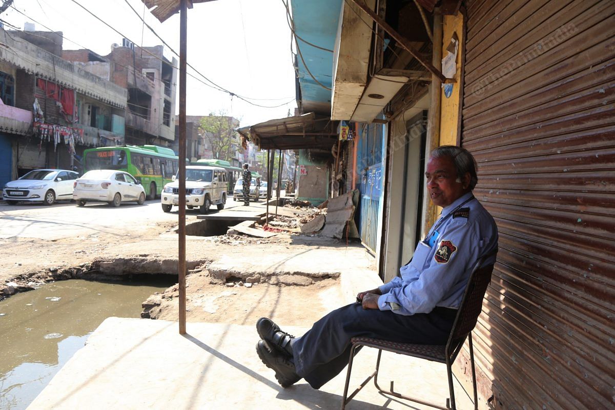 Bhola Prasad, guard at the SBI ATM says that this is the first three years that I have been stationed here, the T point is so empty | Photo: Manisha Mondal | ThePrint