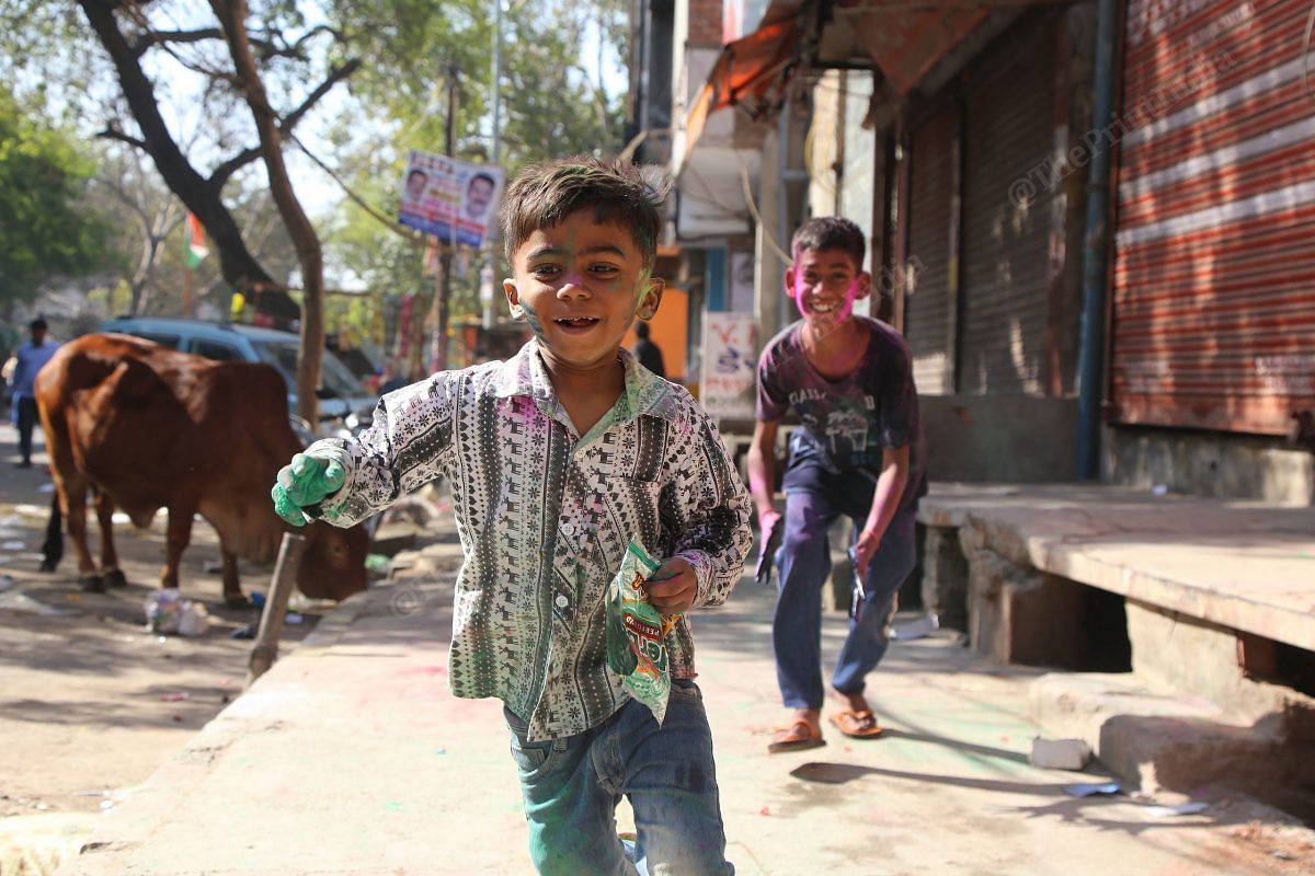 A kid throws colour | Photo: Manisha Mondal | ThePrint