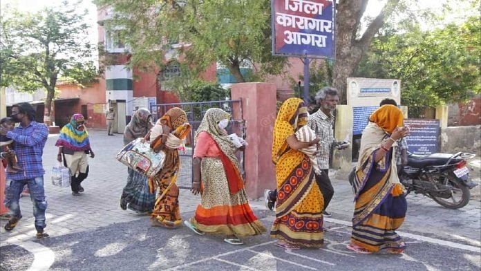 Prisoners walk out of the Agra district jail Sunday. Their temporary release is part of an attempt to decongest the prison