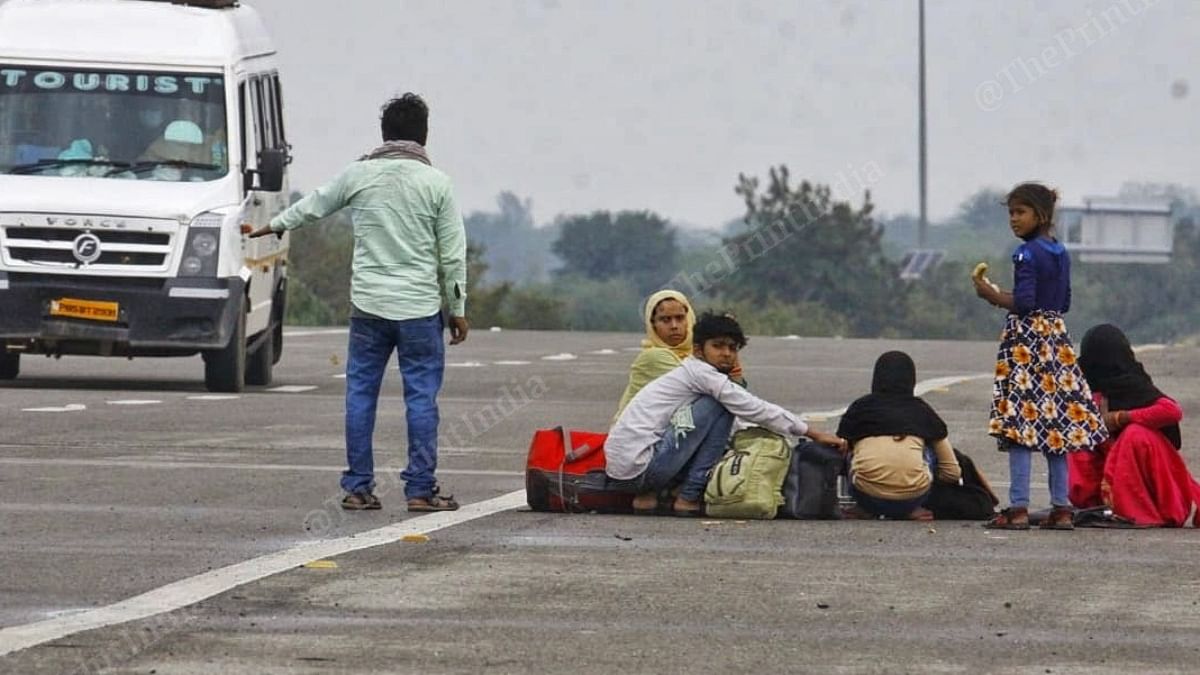 Daily wage labourers stranded in Yamuna Expressway