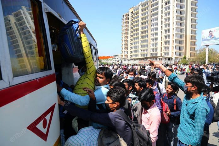 File photo | Migrant workers jostle to get onto the UPSRTC buses in Delhi | Photo : Suraj Singh Bisht | ThePrint