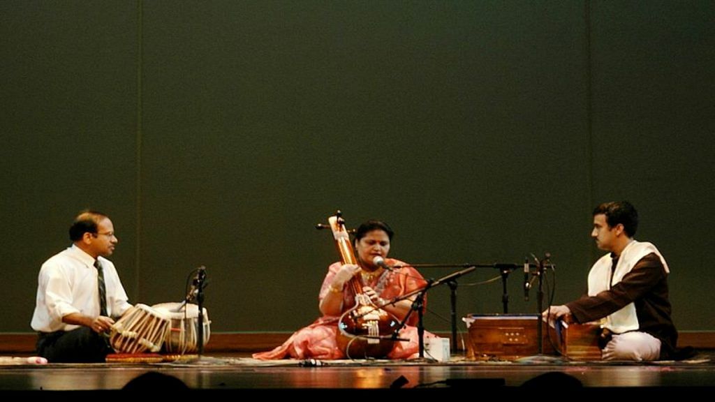 Indian classical music performance | Wikimedia Commons