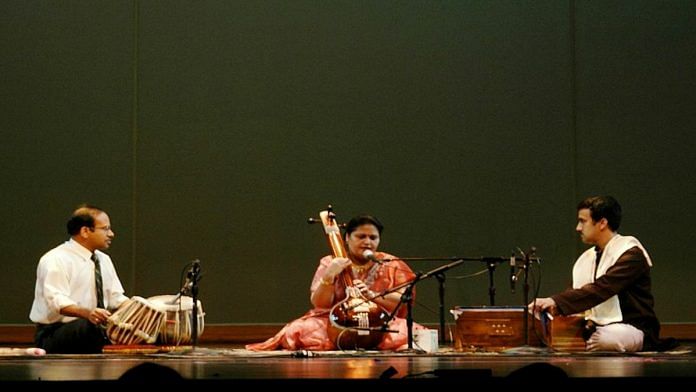 Indian classical music performance | Wikimedia Commons