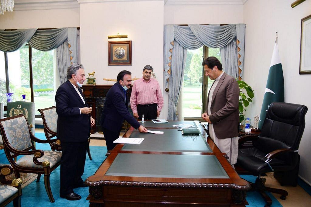 Chief Executive IFFCO Pakistan Pvt. Ltd. Liaqat Ali Chohan called on Prime Minister Imran Khan and presented cheque of Rs 20 million for Prime Minister's Relief Fund for Covid-19, in Islamabad, on Tuesday. | Imran Khan (Official) Facebook