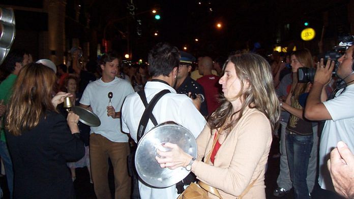 A cacerolazo in Buenos Aires in 2004 | Wikimedia Commons