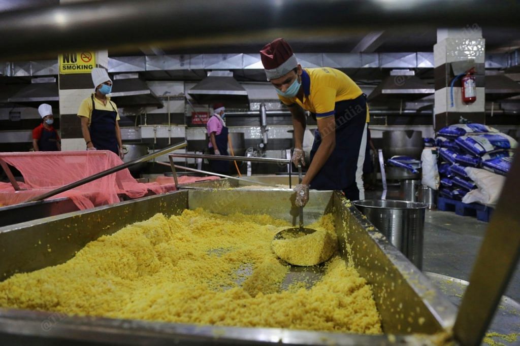 20-year-old Sonu prepares cumin rice for dinner. Photo: Manisha Mondal | ThePrint