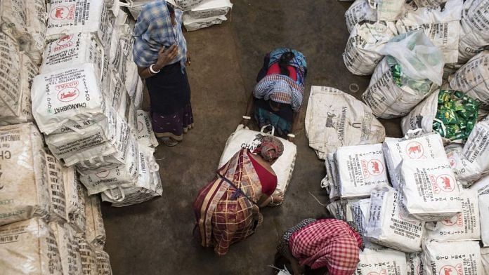 Workers sort bags of tea at a factory in Cachar, Assam | Representaional image | Nicolo Filippo Rosso | Bloomberg
