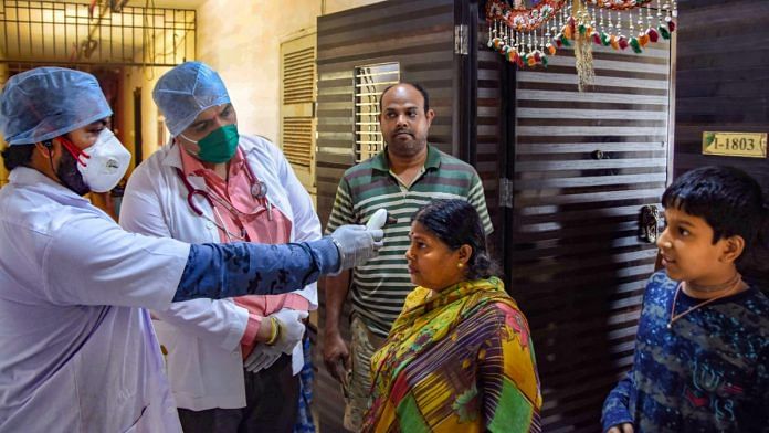 Medics conduct a door-to-door thermal screening of residents in Mumbai | PTI File Photo