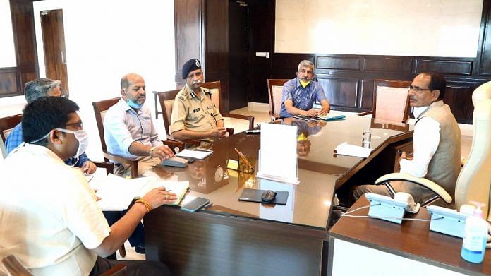 Madhya Pradesh Chief Minister Shivraj Singh Chouhan reviews a meeting with senior officials regarding quarantine of the Muslims involved in Tablighi Jamaat, in Bhopal on 1 April | ANI