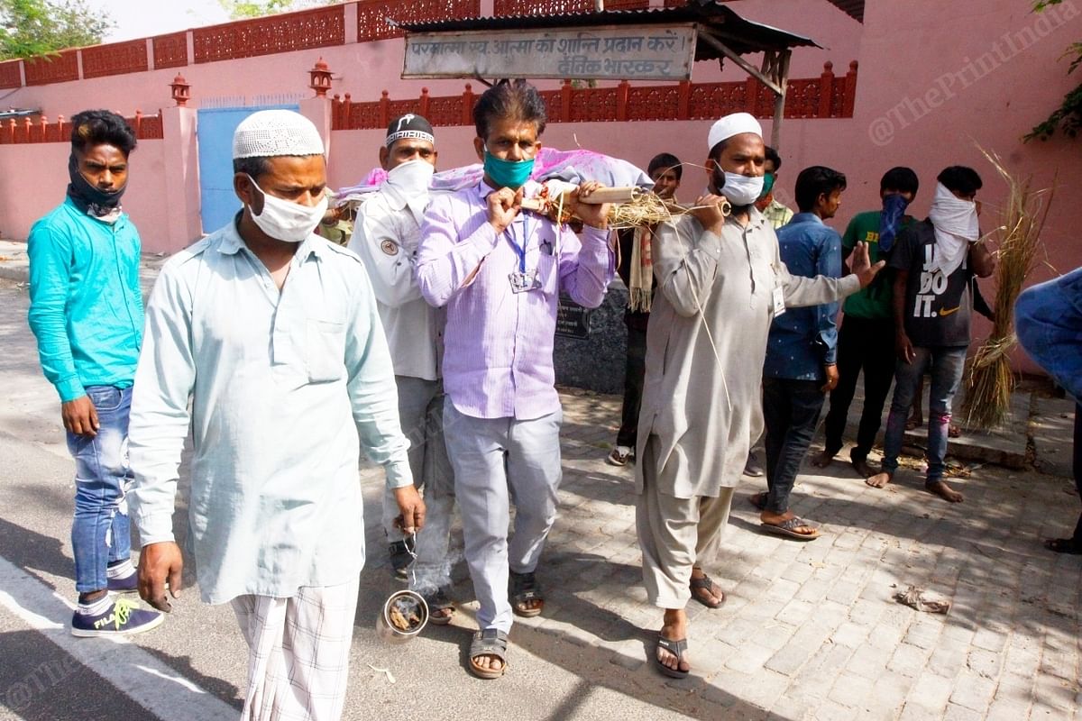 Muslim neighbours carry Rajendra Bagari's body to the cremation ground in Jaipur. | Photo: Praveen Jain/ThePrint