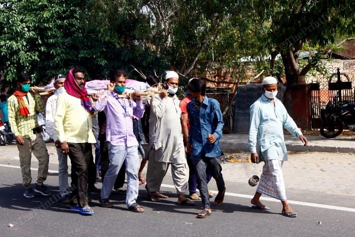 Muslim neighbours carry Rajendra Bagari's body to the cremation ground in Jaipur. | Photo: Praveen Jain/ThePrint