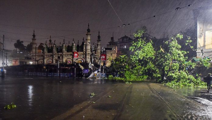A tree uprooted during heavy rain infront Tipu Sultan Masjid after the landfall of super cyclone 'Amphan', in Kolkata | PTI