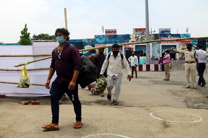 Migrant workers come out of the Danapur station (representational image) | Photo: Suraj Singh Bisht | ThePrint