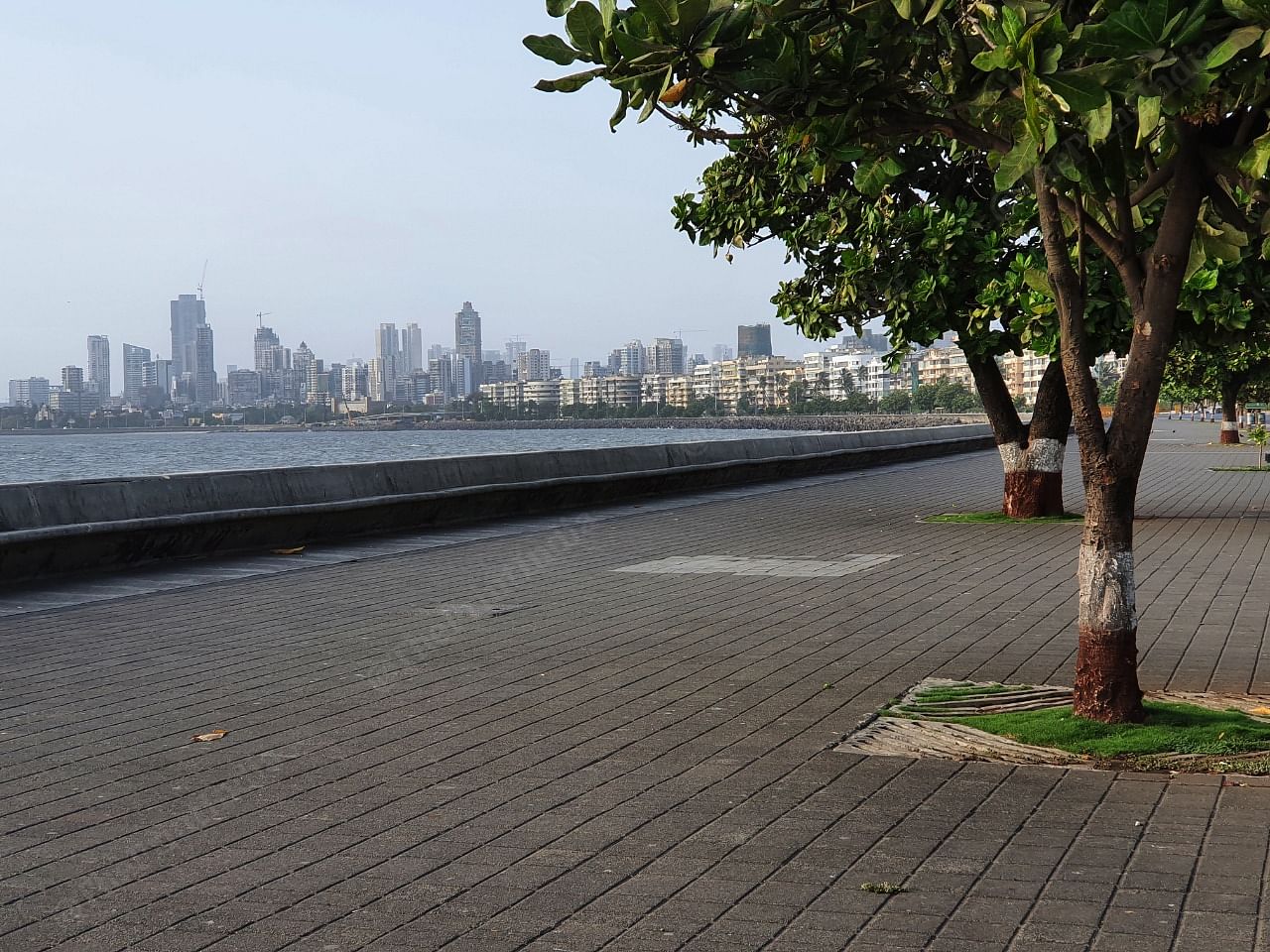 Marine drive, the queens necklace, looks sombre without tourists and residents sitting and enjoying the evening breeze | Photo: Soniya Agarwal | ThePrint