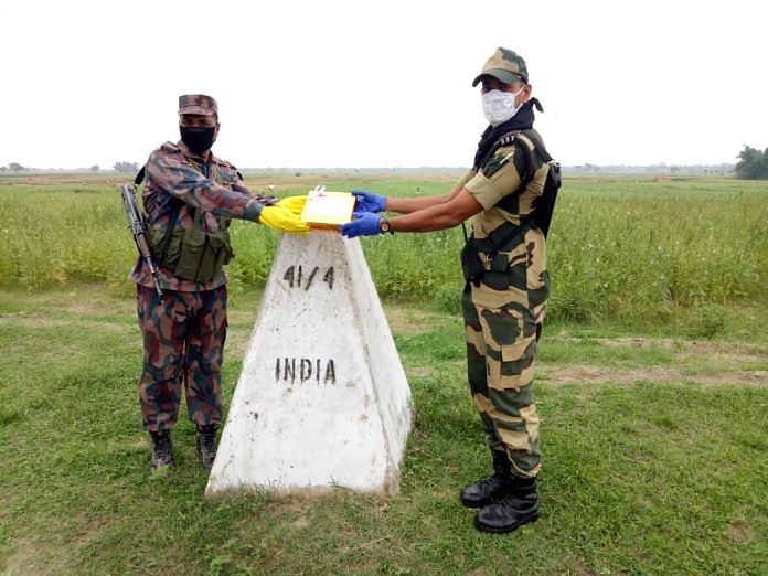 BSF exchanges sweets with Bangladesh on the occasion of Eid-ul-Fir. Photo |Twitter