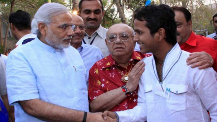 An undated photo of astrologer Bejan Daruwalla (centre) with PM Narendra Modi | Source: Bejandaruwalla.com