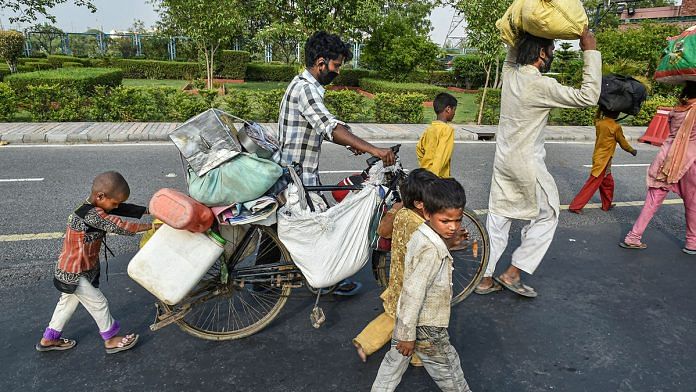 A migrant family walks to their village in UP amid the nationwide lockdown | Photo: Arun Sharma | PTI
