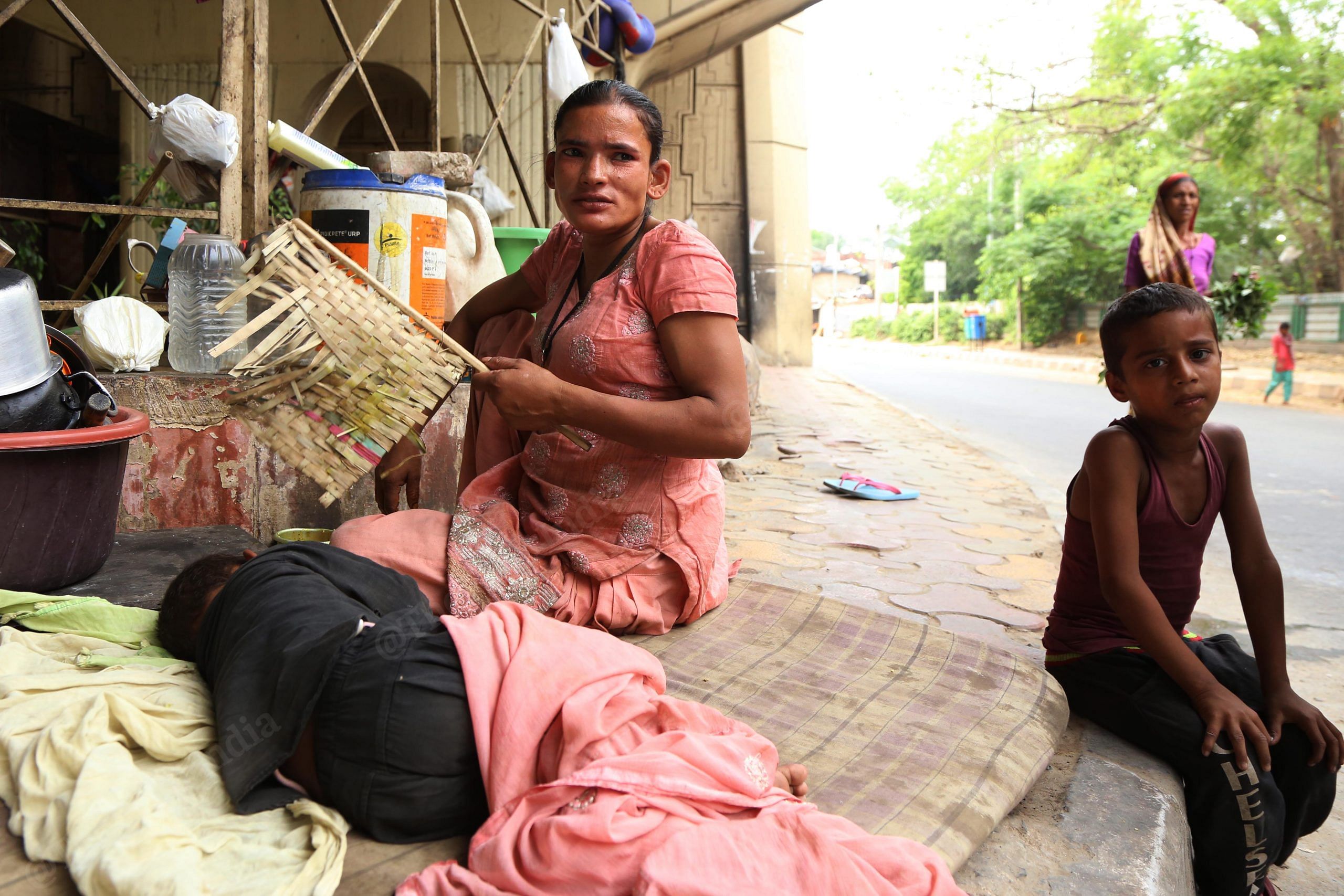 Rubeida, 25, lulls her three-year-old son to sleep under a Vasant Vihar flyover | Manisha Mondal | ThePrint