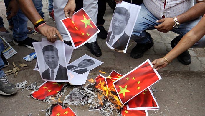 Traders in Lucknow set fire to print-outs of the Chinese flag and Xi Jinping after Indian soldiers were killed in the Galwan Valley | Photo: ANI