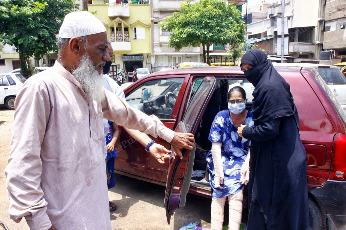 Misbah's father-in-law, Harun Yusuf, and mother, Yasmeen, help her out of the car upon her return home | Praveen Jain | ThePrint