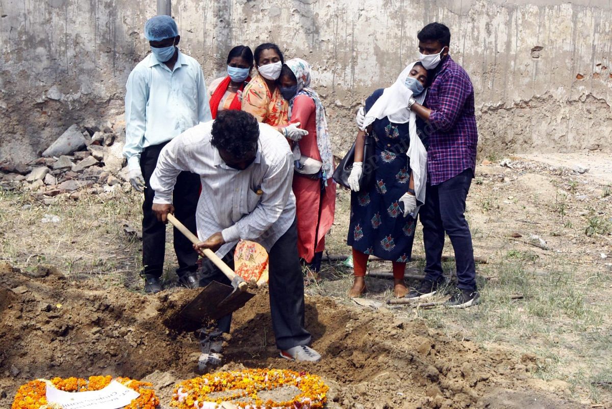 After the completion of the ceremony, the family grieved while the ground was levelled | Praveen Jain | ThePrint