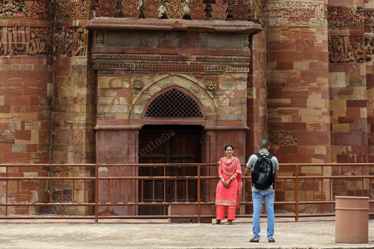 A couple click picture at Qutub Minar | Photo: Suraj Singh Bisht | ThePrint