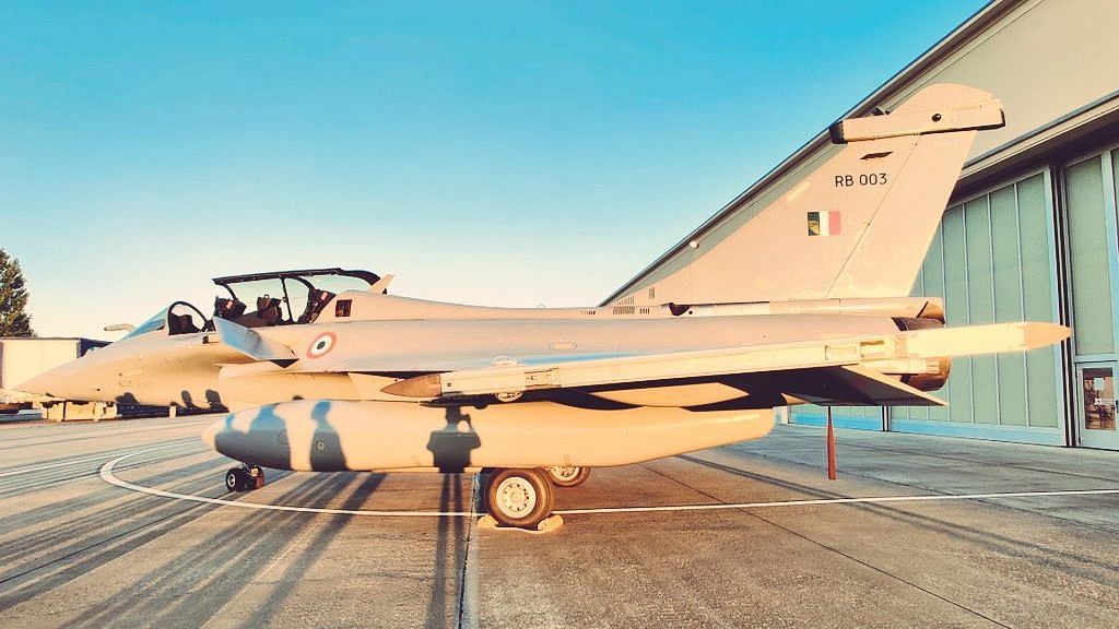 One of the Rafale jets that is on its way to India | Twitter: India in France @Indian_Embassy