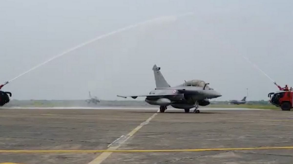 India&#39;s Rafale lands in Ambala, Rajnath warns those who threaten territorial integrity