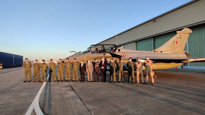 The Indian Air Force contingent at Merignac in France with a Rafale jet | Indian Embassy in France | Twitter