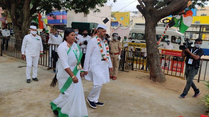 Karnataka Congress chief D.K. Shivakumar on his way to hoist the national flag at the party office in Bengaluru on 2 July 2020 | Twitter | @DKShivakumar