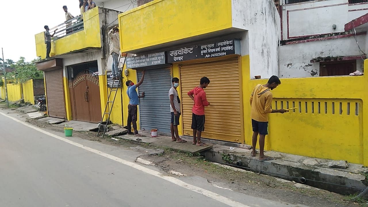 Walls being painted yellow in Ayodhya. | Photo: Prashant Srivastava/ThePrint 