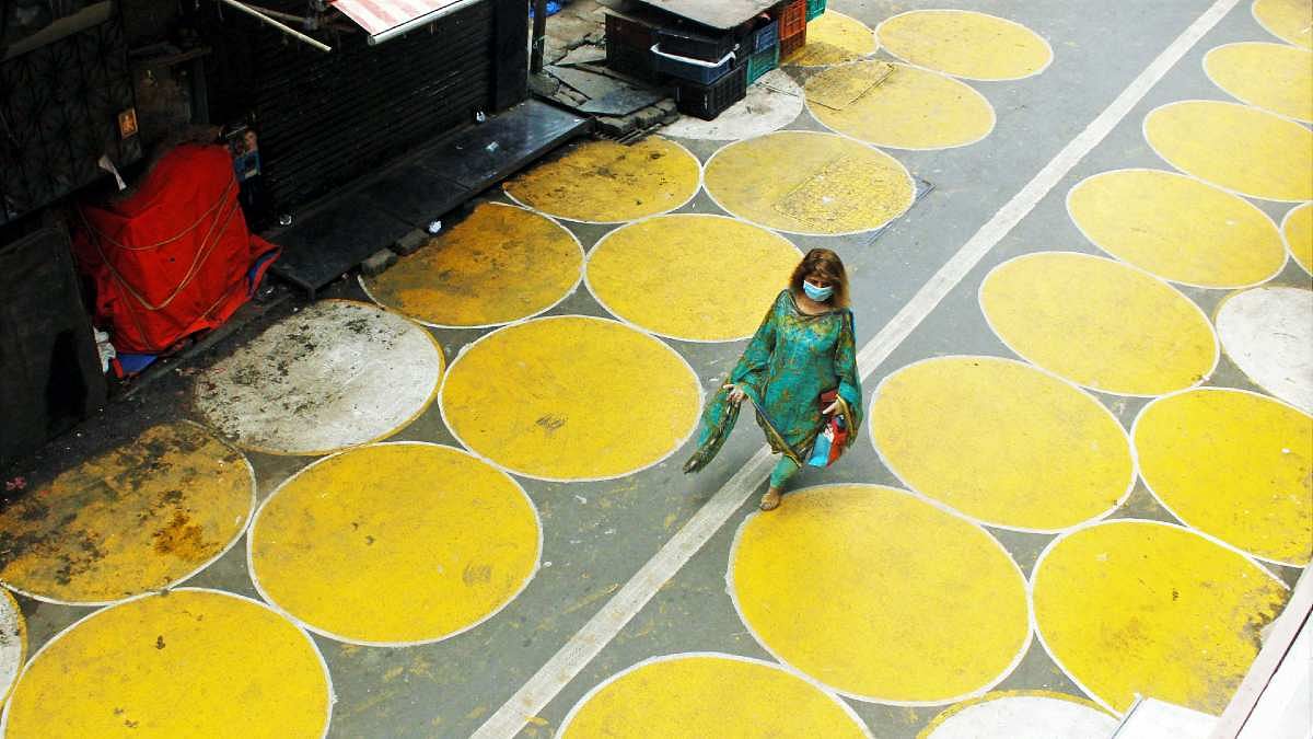 Bright circles drawn at a Mumbai market to maintain social distancing | Representational image | ANI