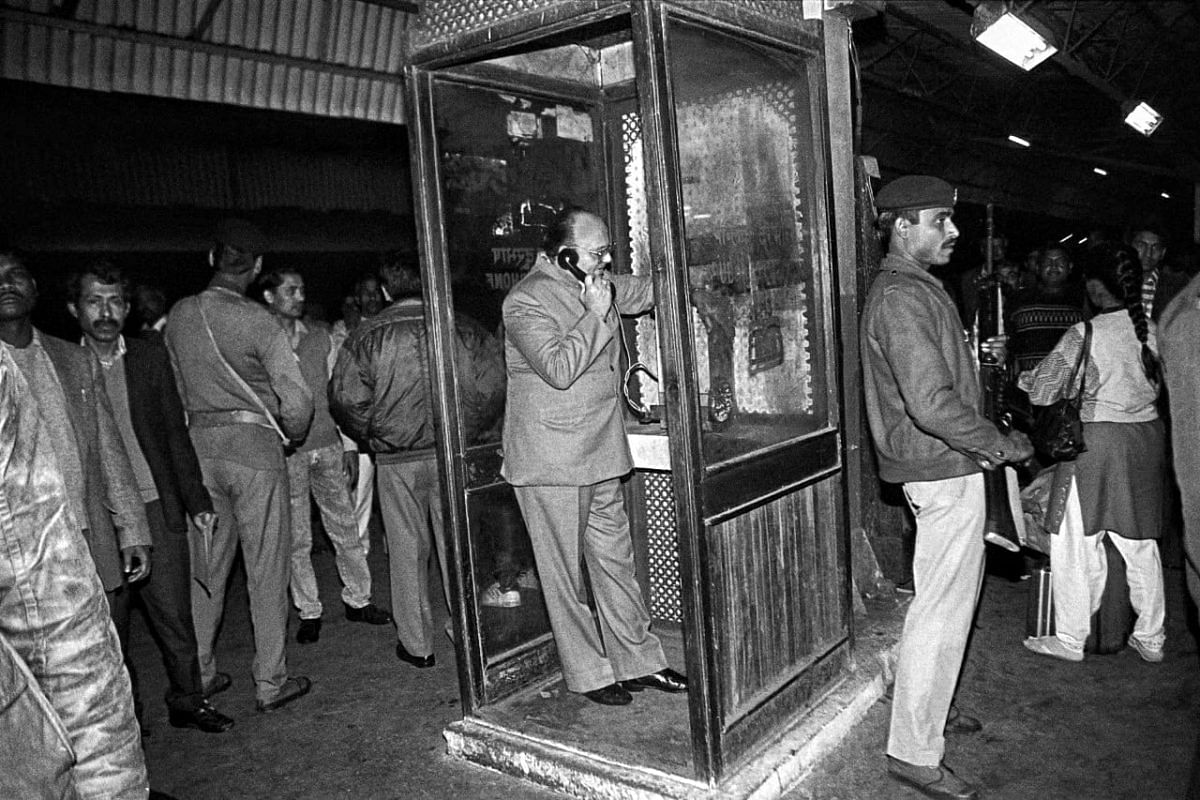 On 3 December, former HRD minister Arjun Singh calls then PM P. V. Narasimha Rao from a local phone booth at New Delhi railway station before leaving for Lucknow. He was going there to watch the situation in Ayodhya | Photo: Praveen Jain | ThePrint