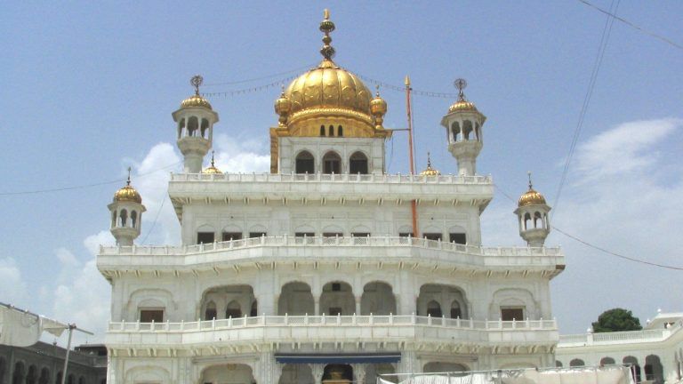 After complaints of ‘saffronisation’, Akal Takht mandates xanthic & blue colours for Nishan Sahib flag