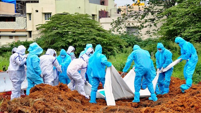 A Covid-19 patient's body is buried in Bengaluru | Representational image: ANI