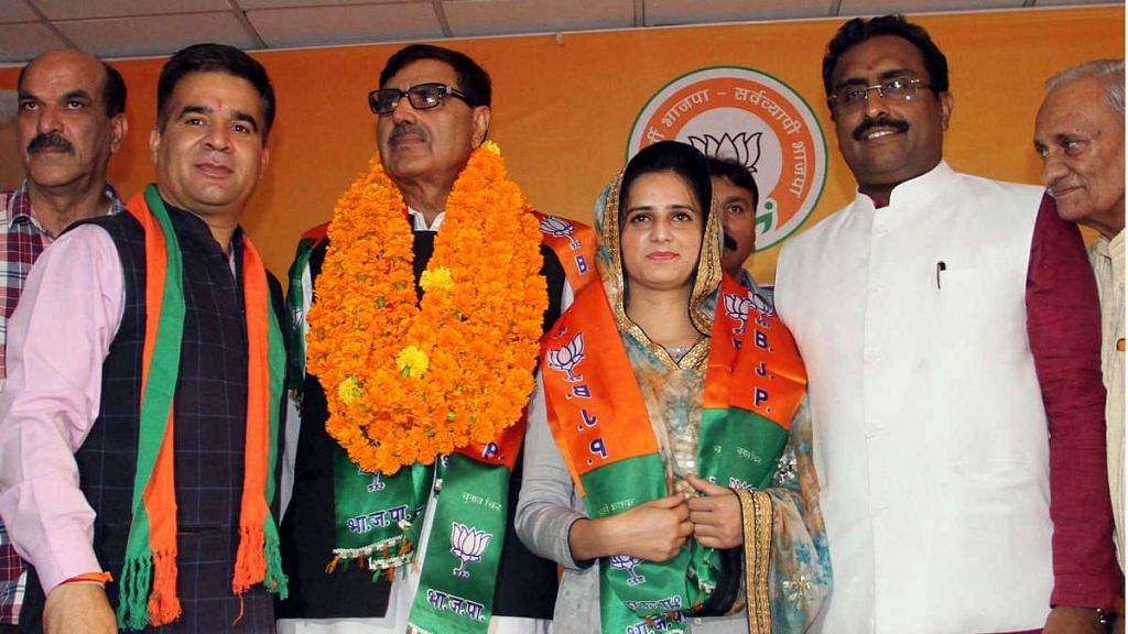 File image of J&K BJP chief Ravinder Raina (second from left) and national general secretary in-charge of J&K Ram Madhav (second from right) with new inductees | Photo: ANI