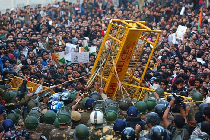 Anti-CAA protestors clash with Delhi Police outside the Jamia Millia Islamia campus in New Delhi on 31 January 2020 | Suraj Singh Bisht | ThePrint