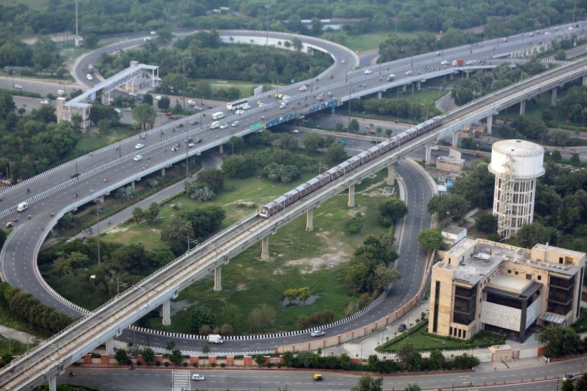 Metro line on Majenta corridor going towards Botanical Garden | Photo: Suraj Singh Bisht | ThePrint