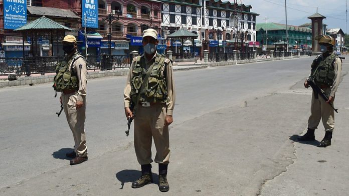 Representational image of CRPF personnel in Srinagar, Jammu and Kashmir | Photo: ANI